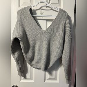 Forever 21 Grey V neck Low Cut Cropped Sweater. Sz S
Armpit To Armpit 20